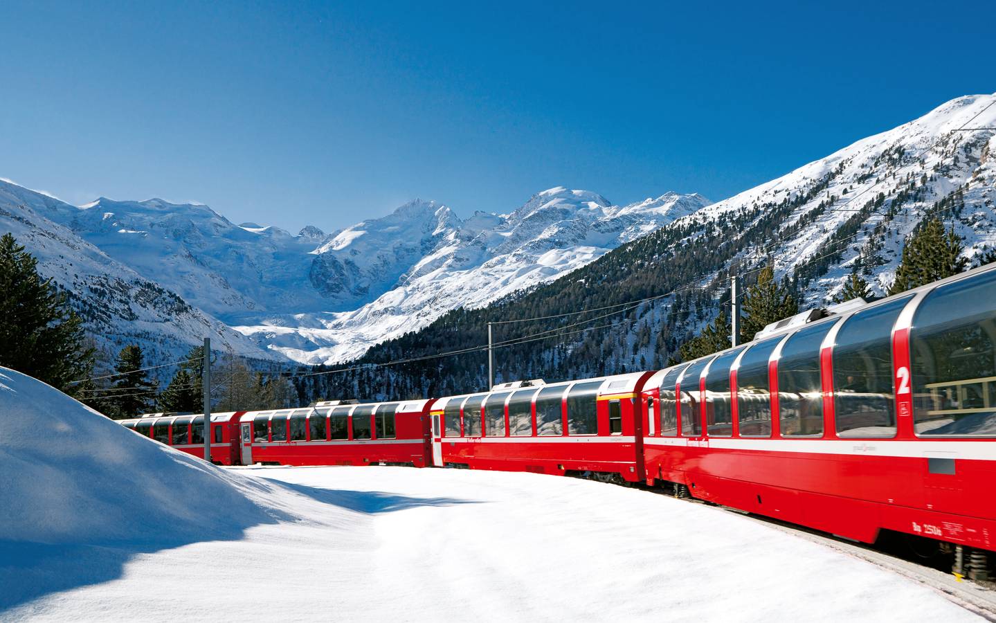 Il Trenino Rosso del Bernina e la Regione dei laghi dell’alta Engadina